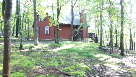 2121 Apley Dr, Bushkill, PA 18324 photo 2