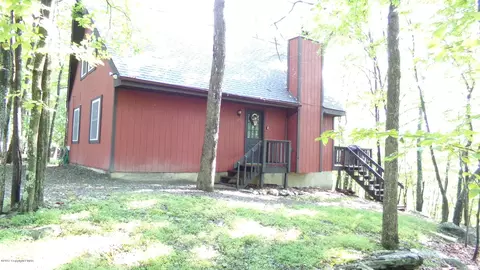2121 Apley Dr, Bushkill, PA 18324 photo 1