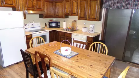 2121 Apley Dr, Bushkill, PA 18324 photo 9