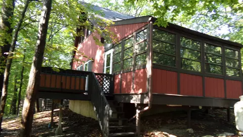 2121 Apley Dr, Bushkill, PA 18324 photo 3