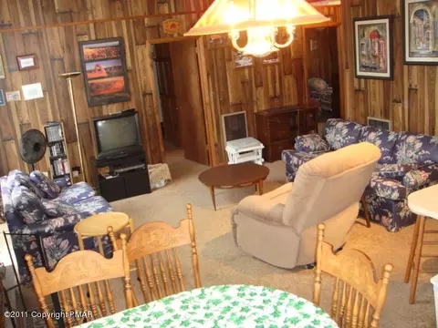 1019 Lancaster Dr, Bushkill, PA 18324 photo 4