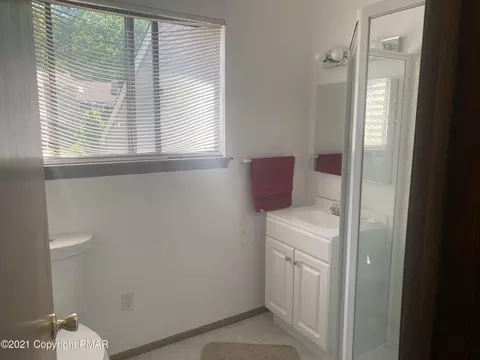 3329 Windermere Dr, Bushkill, PA 18324 photo 12