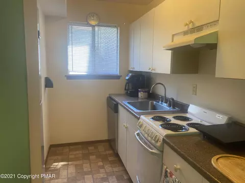3329 Windermere Dr, Bushkill, PA 18324 photo 4