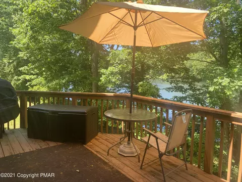 3329 Windermere Dr, Bushkill, PA 18324 photo 1