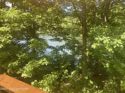 3329 Windermere Dr, Bushkill, PA 18324 photo 2