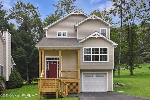 228 Hawthorne Village Ct, East Stroudsburg, PA 18302