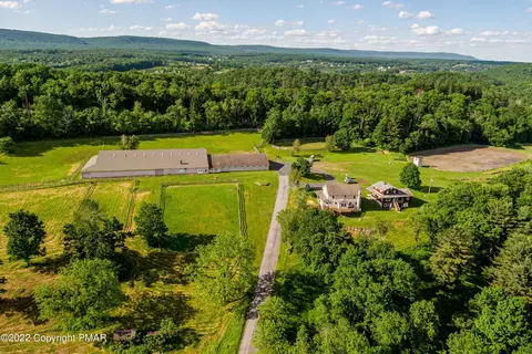 827 Pheasant Run Rd, Effort, PA 18330