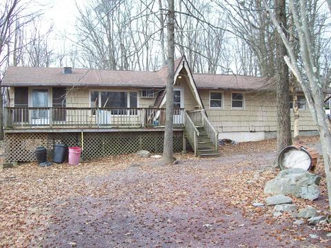4117 Pine Ridge Dr E, Bushkill, PA 18324 photo 1