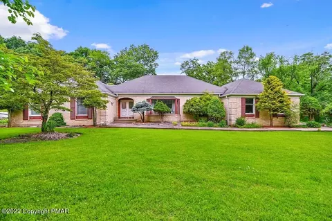 116 Turkey Hill Ct, Stroudsburg, PA 18360