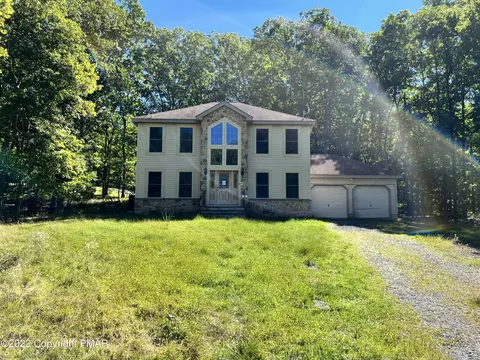 229 Ravenhill Rd, Tamiment, PA 18371