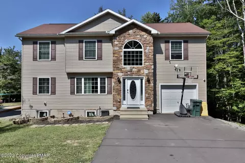 5180 Classic Dr, Tobyhanna, PA 18466