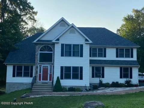 915 Timbercrest Ln, East Stroudsburg, PA 18302