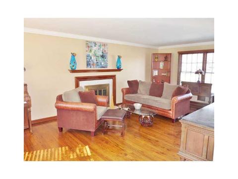 357 Myrna Dr, Pittsburgh, PA 15241 photo 3