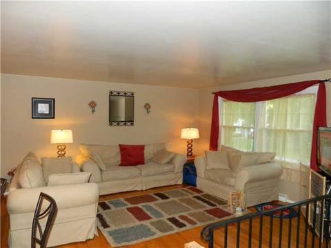 2531 Braddock Dr, Lower Burrell, PA 15068 photo 4