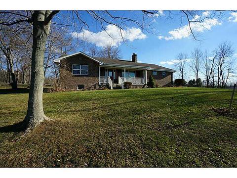 852 Sugar Run Rd, Eighty Four, PA 15330 photo 1
