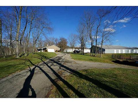 852 Sugar Run Rd, Eighty Four, PA 15330 photo 2