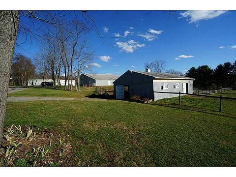 852 Sugar Run Rd, Eighty Four, PA 15330 photo 3