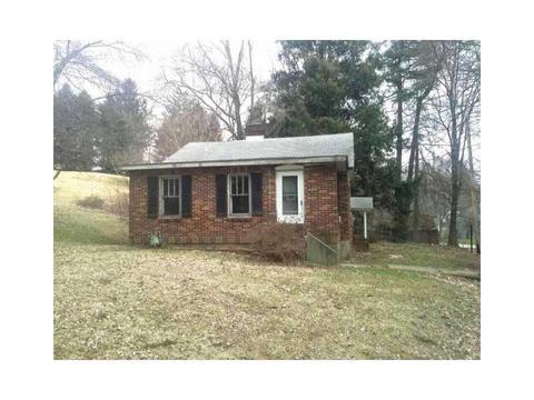459 Colt Dr, Irwin, PA 15642 photo 1