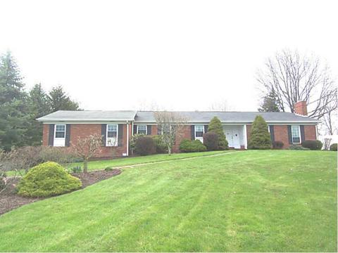 124 Dandyview Dr, New Kensington, PA 15068 photo 1