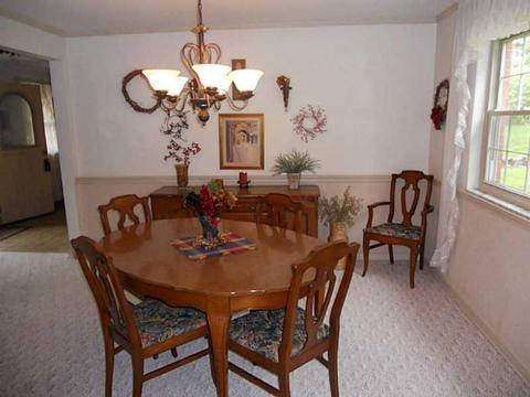 4046 Cape Cod Dr, Pittsburgh, PA 15239 photo 7