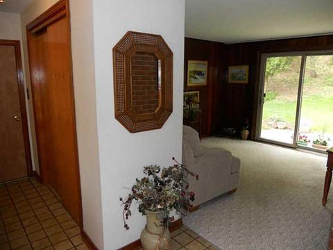 4046 Cape Cod Dr, Pittsburgh, PA 15239 photo 4