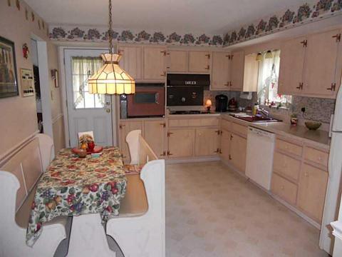 4046 Cape Cod Dr, Pittsburgh, PA 15239 photo 5