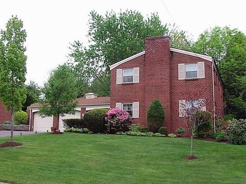 4046 Cape Cod Dr, Pittsburgh, PA 15239 photo 2