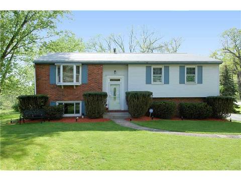 4741 Magnus Dr, Hampton, PA 15101 photo 1