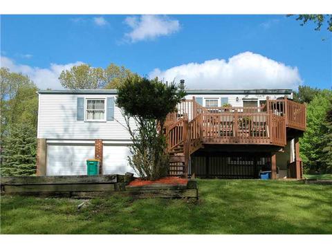4741 Magnus Dr, Hampton, PA 15101 photo 2