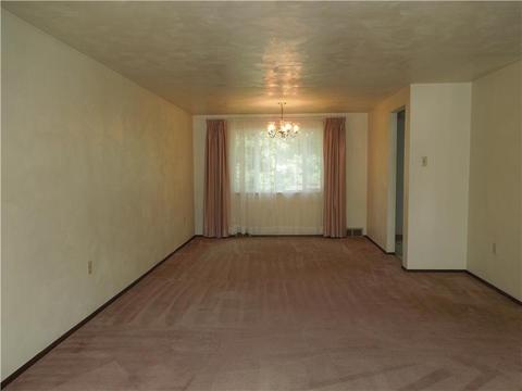 4 Dover Rd, Irwin, PA 15642 photo 2