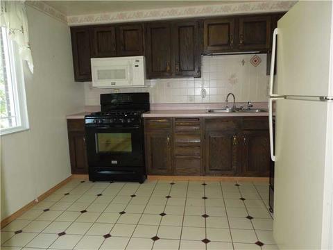 4 Dover Rd, Irwin, PA 15642 photo 5