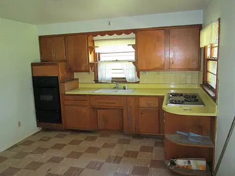 1112 Upper Mateer Rd, Vandergrift, PA 15690 photo 8