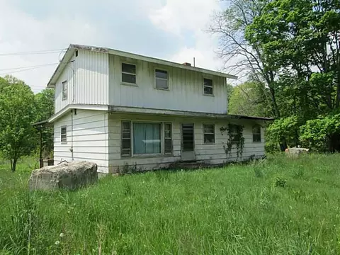 1112 Upper Mateer Rd, Vandergrift, PA 15690 photo 1