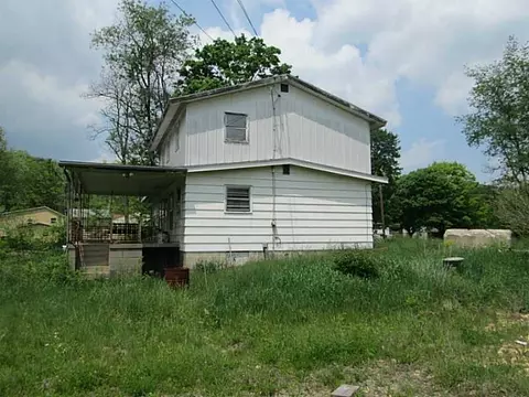 1112 Upper Mateer Rd, Vandergrift, PA 15690 photo 2
