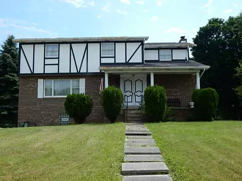 201 Taft Ct, Irwin, PA 15642 photo 1