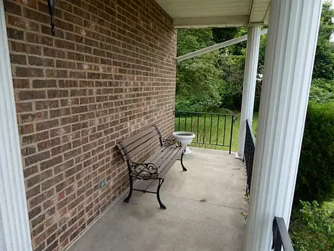201 Taft Ct, Irwin, PA 15642 photo 3