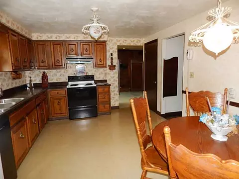 201 Taft Ct, Irwin, PA 15642 photo 9