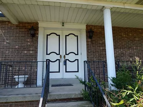 201 Taft Ct, Irwin, PA 15642 photo 2