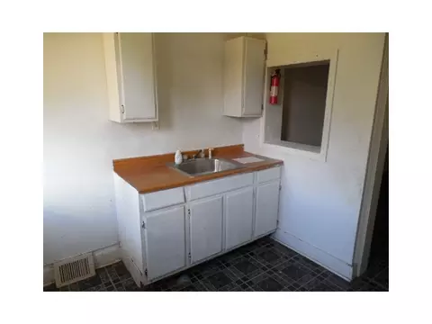 511 Kenmawr Ave, Braddock, PA 15104 photo 6