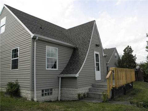 711 8th St, Clairton, PA 15025 photo 2
