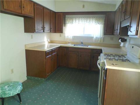 631 Main St, Irwin, PA 15642 photo 5