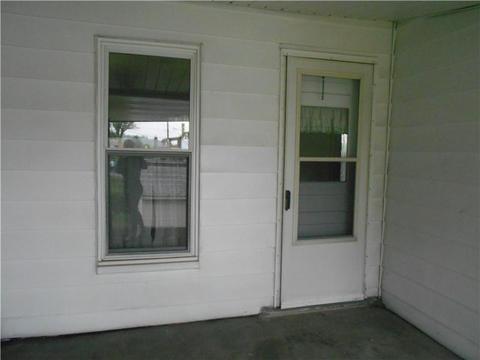 631 Main St, Irwin, PA 15642 photo 2