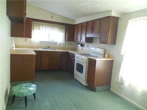 631 Main St, Irwin, PA 15642 photo 4