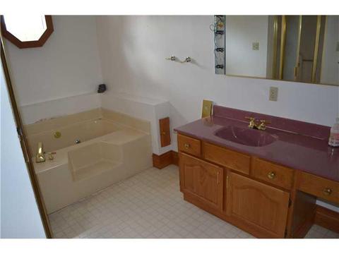 2027 Dime Rd, Vandergrift, PA 15690 photo 12