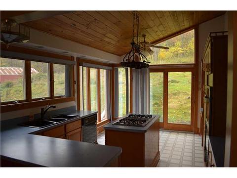 2027 Dime Rd, Vandergrift, PA 15690 photo 7