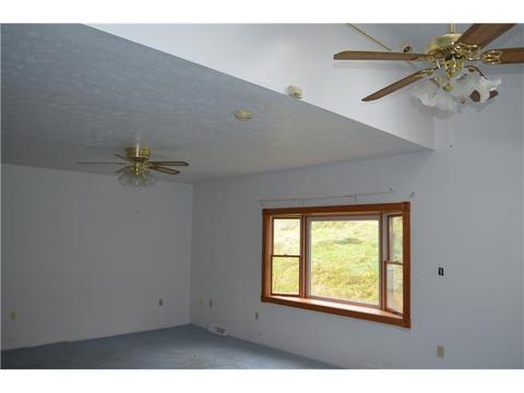 2027 Dime Rd, Vandergrift, PA 15690 photo 4