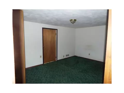 4 Cambridge, Irwin, PA 15642 photo 12