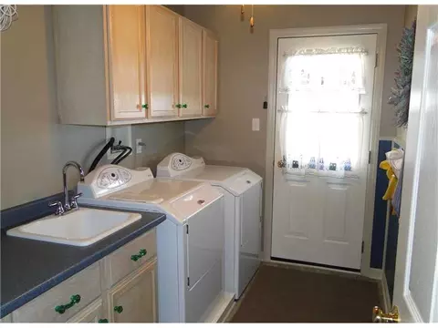 202 Walnut Dr, Eighty Four, PA 15330 photo 11