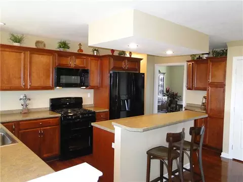 202 Walnut Dr, Eighty Four, PA 15330 photo 8