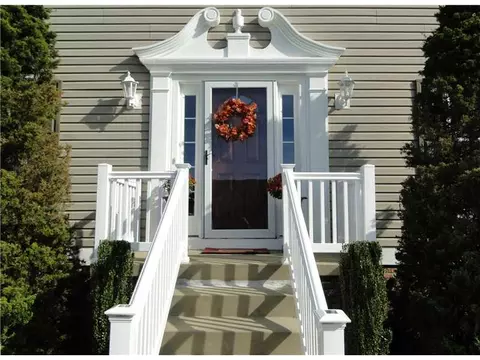 202 Walnut Dr, Eighty Four, PA 15330 photo 2